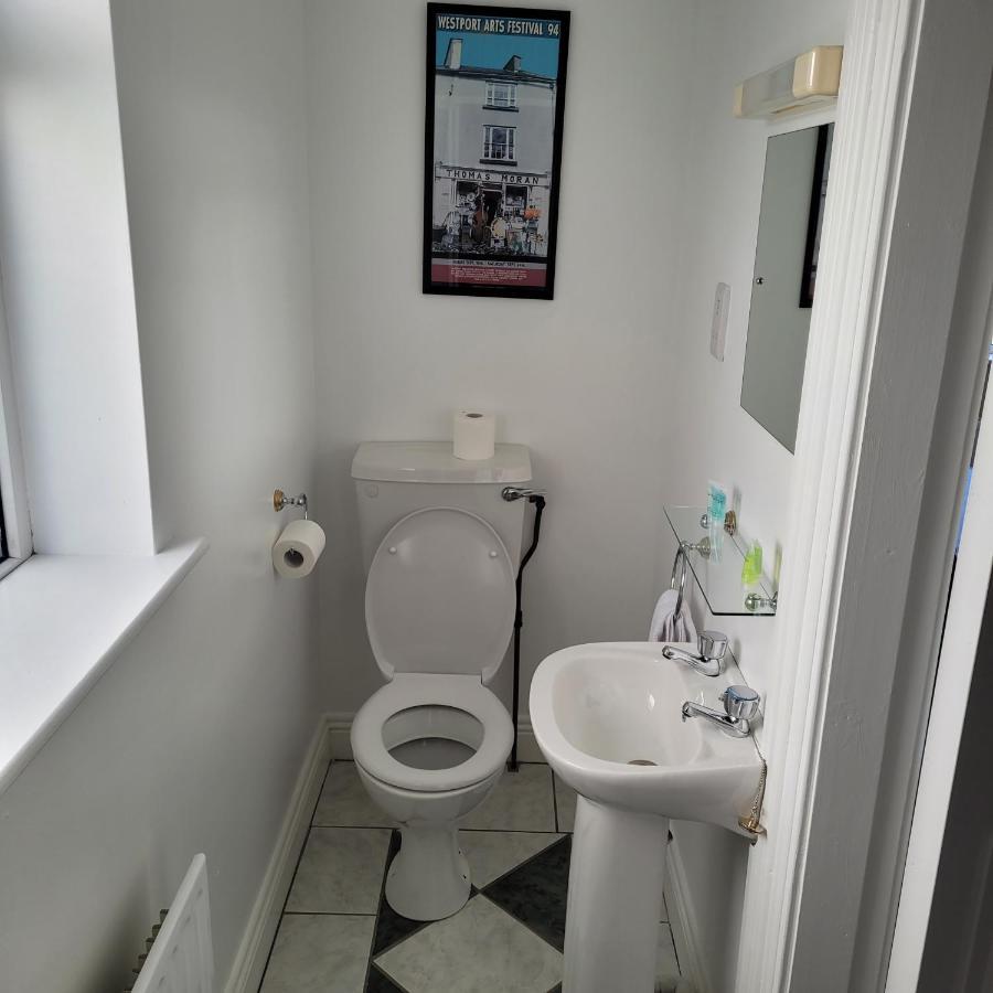 Dun Maeve Guesthouse 韦斯特波特 外观 照片